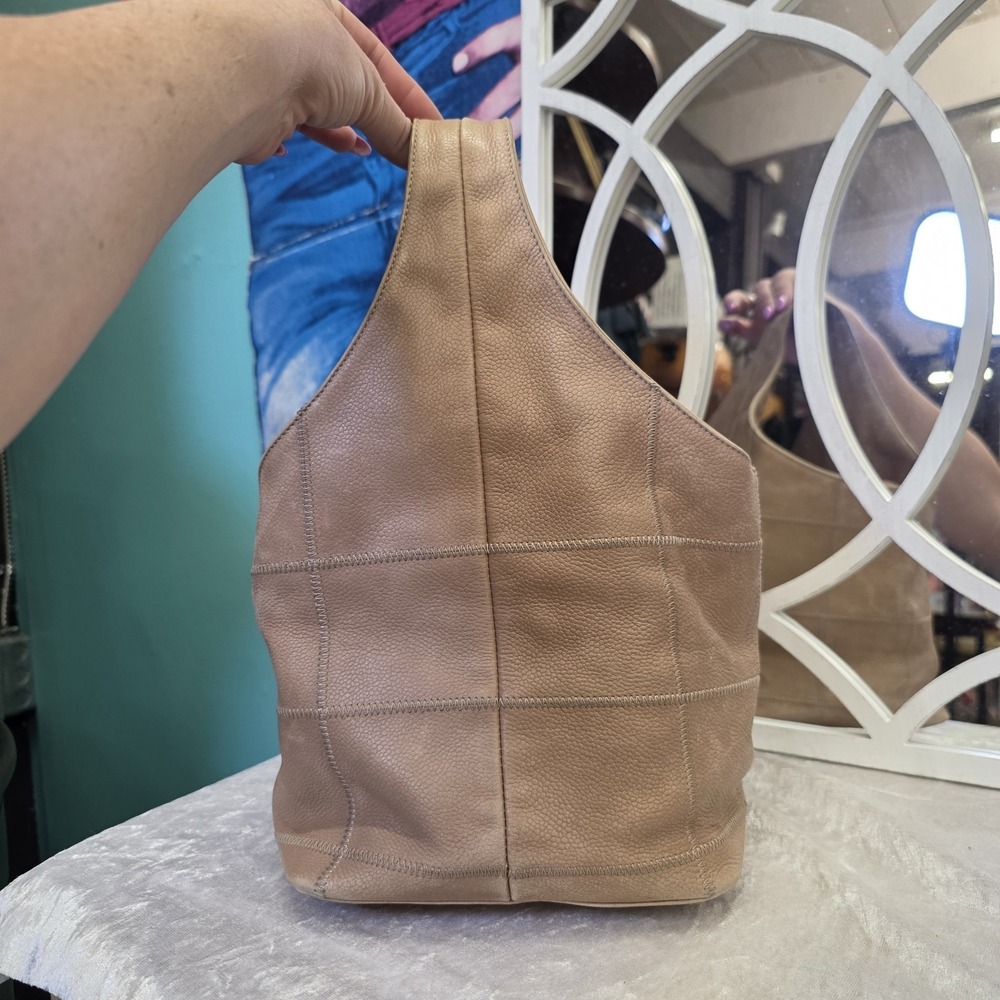 Authentic CHANEL CC Vintage Hangbag Leather Beige Tan Bucket Bag Top Handle - Picture 4 of 16